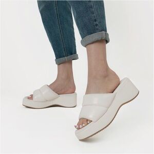 New Dream Pairs Crème Platform Wedge Sandals